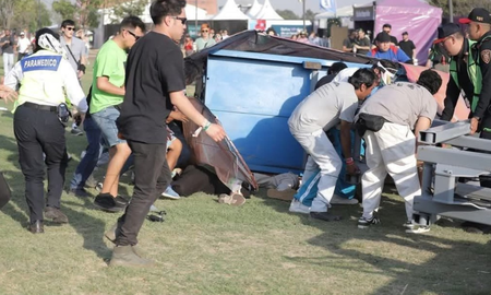 video: el momento en que una estructura cayo y mato a dos fotografos durante un festival de musica en mexico video: el momento en que una estructura cayo y mato a dos fotografos durante un festival de musica en mexico