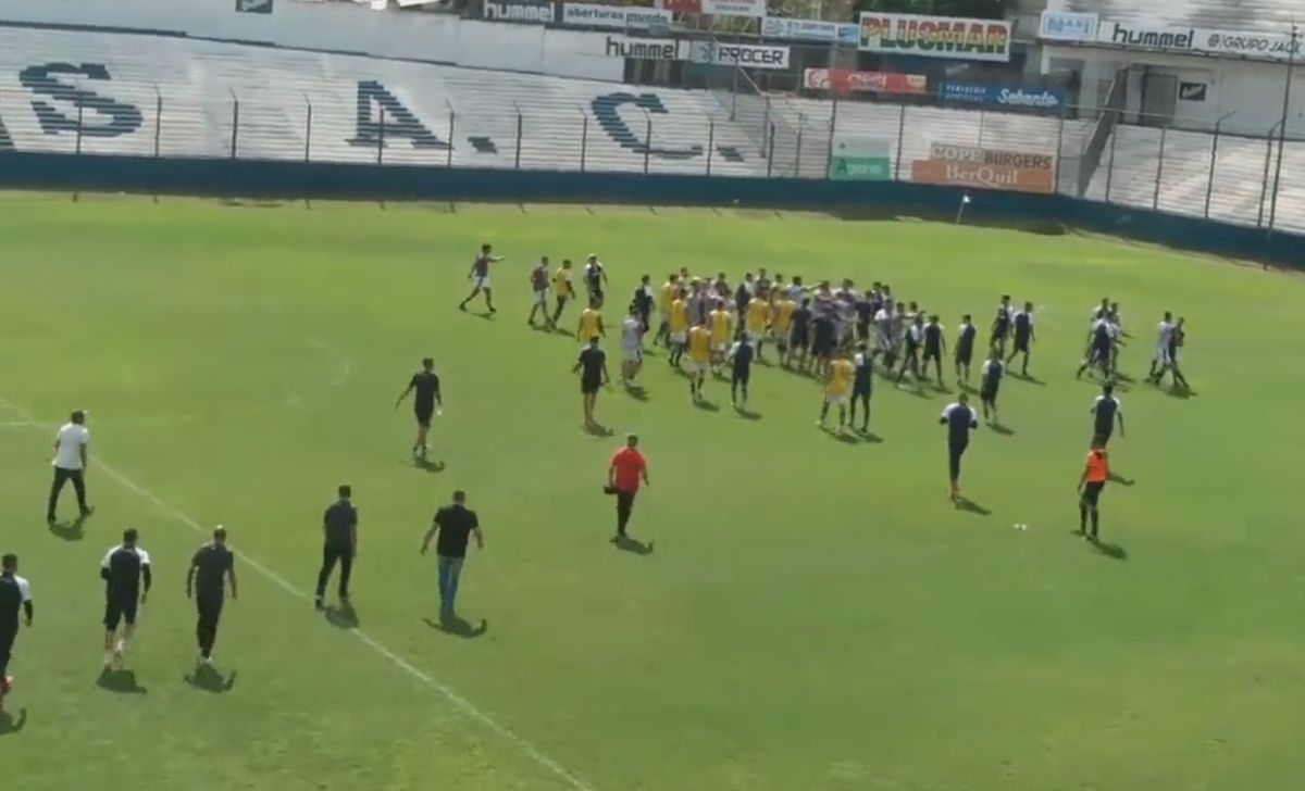 Jugadores de Chacarita y Quilmes se pelearon durante un amistoso de pretemporada.