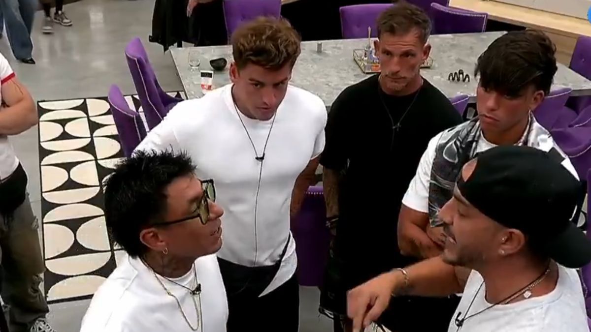 Los participantes rompieron su acuerdo secreto y se votaron mutuamente para la placa.