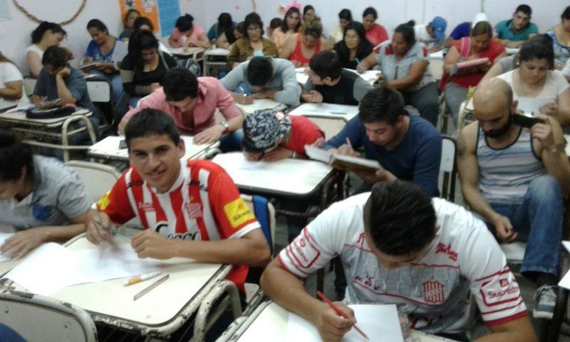 Casi un 20% de los egresados termina la secundaria en escuelas para adultos