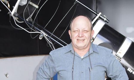 El astrónomo santafesino Víctor Buso. Su nombre se hizo conocido cuando se convirtió en la primera persona en fotografiar el surgimiento de una Supernova. El astrónomo santafesino Víctor Buso. Su nombre se hizo conocido cuando se convirtió en la primera persona en fotografiar el surgimiento de una Supernova.