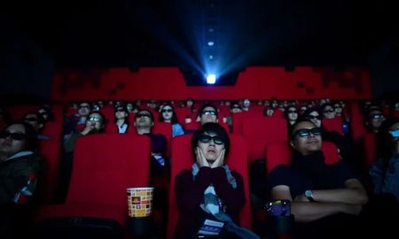 El cine sigue siendo el lugar ideal para vivir una experiencia colectiva que va más allá de la pantalla. El cine sigue siendo el lugar ideal para vivir una experiencia colectiva que va más allá de la pantalla.