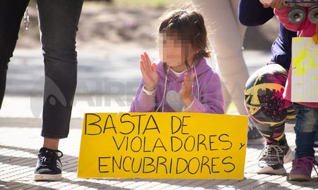 Aire de Santa Fe | Abusos nena cartel sin cara.jpg