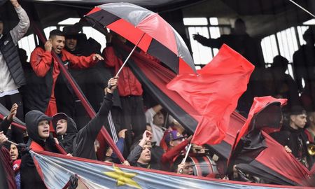 El gobierno nacional prohibió a 16 barras de Colón entrar a los estadios de fútbol El gobierno nacional prohibió a 16 barras de Colón entrar a los estadios de fútbol