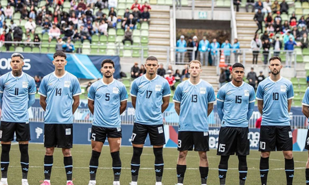 Lo espera Iván Delfino: Colón avanza por un jugador de la selección uruguaya Lo espera Iván Delfino: Colón avanza por un jugador de la selección uruguaya