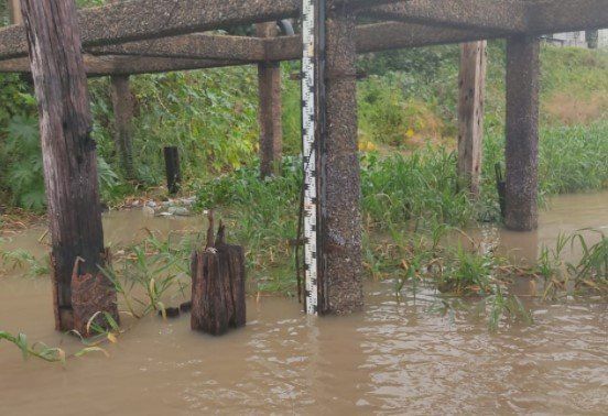 La medición de este viernes que realizaron los agentes de Prefectura confirmó que el río superó los 2 metros en Santa Fe.