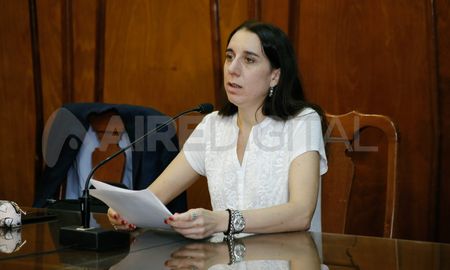 Cristina Ferraro, fiscal de la Unidad Especial de Homicidios, fue suspendida en sus funciones por decisión de la Legislatura de Santa Fe. Cristina Ferraro, fiscal de la Unidad Especial de Homicidios, fue suspendida en sus funciones por decisión de la Legislatura de Santa Fe.