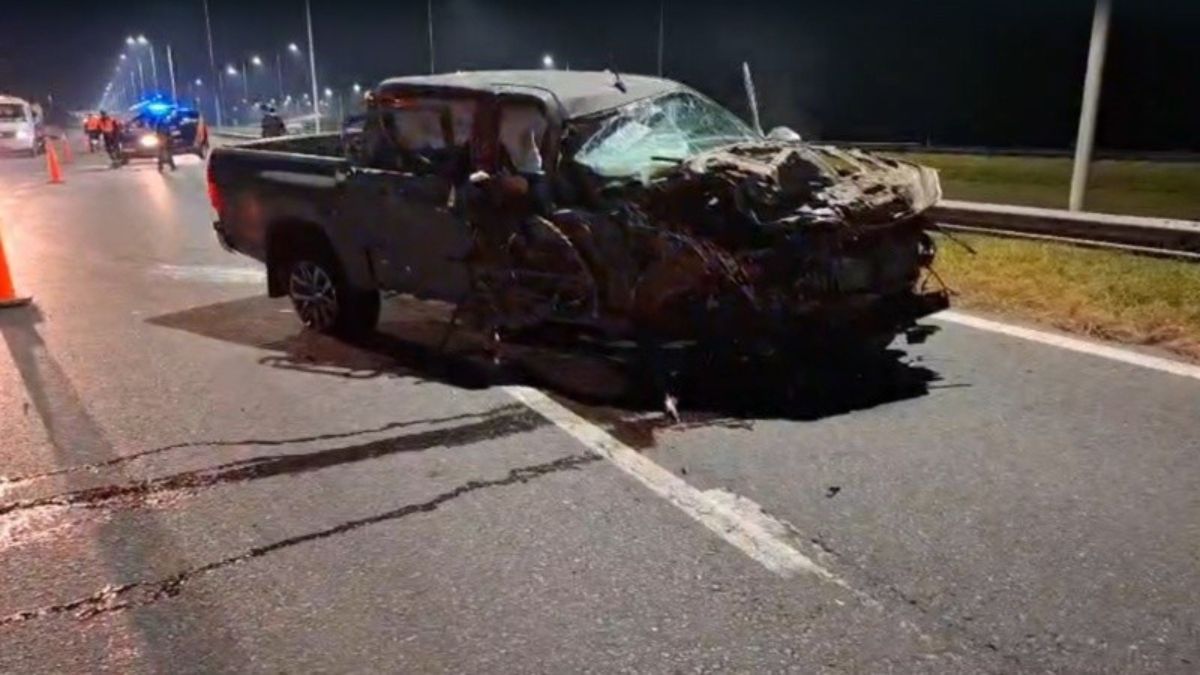 El accidente ocurrió a la altura de San Jerónimo Sud. Tres personas viajaban en la camioneta rumbo a AgroActiva y una resultó herida.