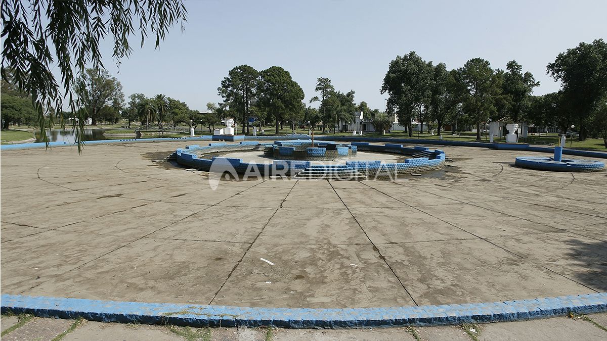 Limpian los piletones del Parque Garay, pero sus encargados denuncian abandono y reclaman obras