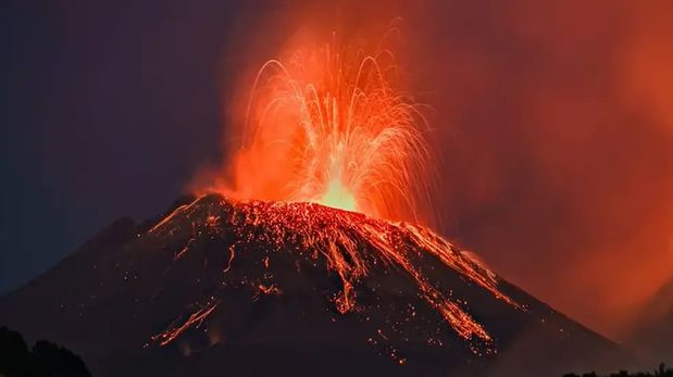 Los vecinos sintieron el estrépito provocado por la erupción, la cual, por el momento, no afectó la actividad aérea en el aeropuerto de Catania.