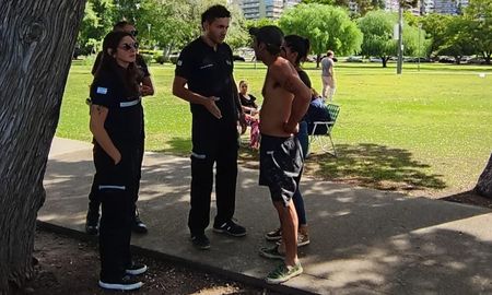 En Rosario identificaron y retiraron a más de 200 cuidacoches el último fin de semana largo. En Rosario identificaron y retiraron a más de 200 cuidacoches el último fin de semana largo.