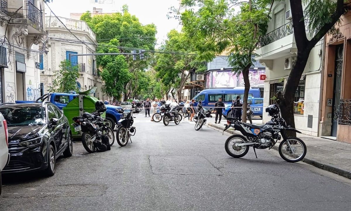 Un joven que circulaba por las calles Maipú y 3 de Febrero divisó lo que podían ser restos humanos y dio aviso a la policía. Luego de algunas pericias, se constató que se tratan de restos humanos. Un joven que circulaba por las calles Maipú y 3 de Febrero divisó lo que podían ser restos humanos y dio aviso a la policía. Luego de algunas pericias, se constató que se tratan de restos humanos. 