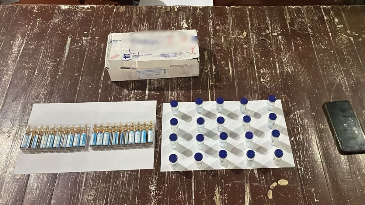 Las dosis iban dentro de una caja y por el descubrimiento fue detenido un hombre. 