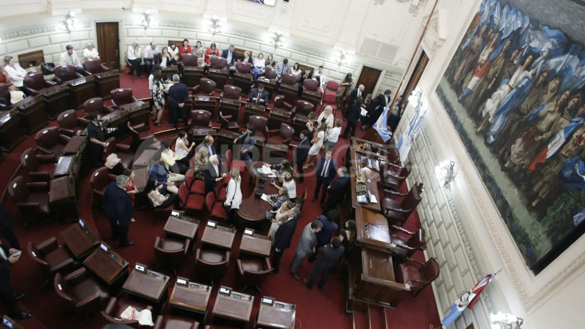 Diputados y senadores de Santa Fe congelan sus sueldos