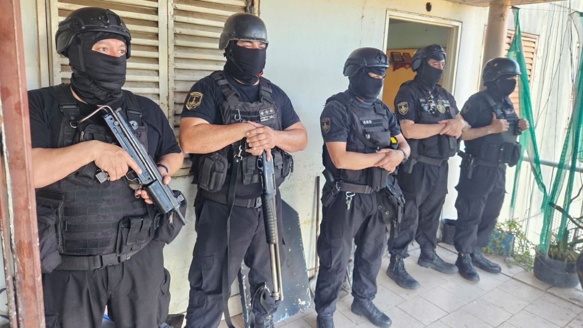 Hubo dos allanamientos en barrios Coronel Dorrego y Centenario de Santa Fe.