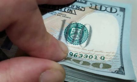 El dólar blue terminó la semana en $153 y la brecha cambiaria cayó al 75%. El dólar blue terminó la semana en $153 y la brecha cambiaria cayó al 75%.