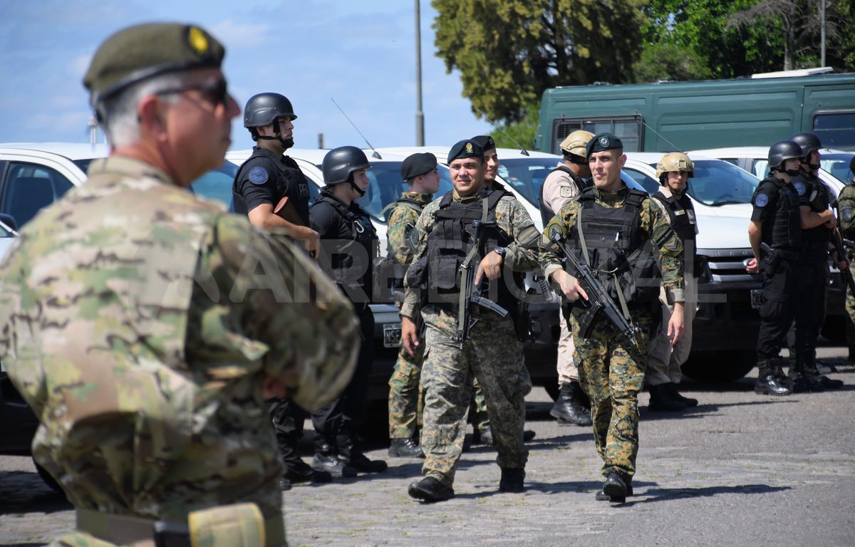 Este martes llegaron a Rosario helicópteros, lanchas y móviles del Ejército para el combate contra el narcotráfico.