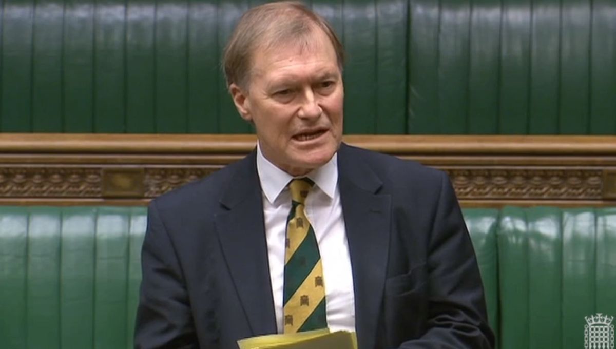 El diputado conservador británico David Amess murió este viernes tras ser apuñalado