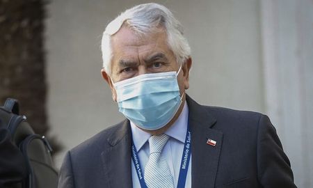 Paris y su jefe de Gabinete participaron de una fiesta el 28 de mayo en el Ministerio de Salud en la que habían más de 30 personas, multiplicando la capacidad permitida en esos momentos para lugares cerrados, que era de cinco personas máximo. Paris y su jefe de Gabinete participaron de una fiesta el 28 de mayo en el Ministerio de Salud en la que habían más de 30 personas, multiplicando la capacidad permitida en esos momentos para lugares cerrados, que era de cinco personas máximo.