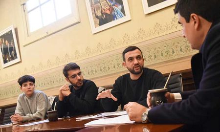 Los diputados Leonardo Grosso y Eduardo Toniolli afirmaron que es hora de discutir el proceso de producción y comercialización de los alimentos. Los diputados Leonardo Grosso y Eduardo Toniolli afirmaron que es hora de discutir el proceso de producción y comercialización de los alimentos.