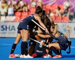 Las Leonas, la Selección Argentina de hockey femenino, venció a Inglaterra por 1-0 en el Estadio Olímpico de Terrassa y se clasificó a las semifinales del XV Mundial de España-Países Bajos. Las Leonas, la Selección Argentina de hockey femenino, venció a Inglaterra por 1-0 en el Estadio Olímpico de Terrassa y se clasificó a las semifinales del XV Mundial de España-Países Bajos.