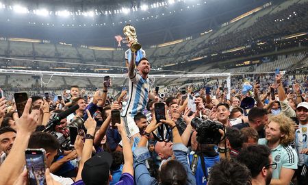 La Selección Argentina levantó la Copa del Mundo después de 36 años con Leo Messi como protagonista. La Selección Argentina levantó la Copa del Mundo después de 36 años con Leo Messi como protagonista.