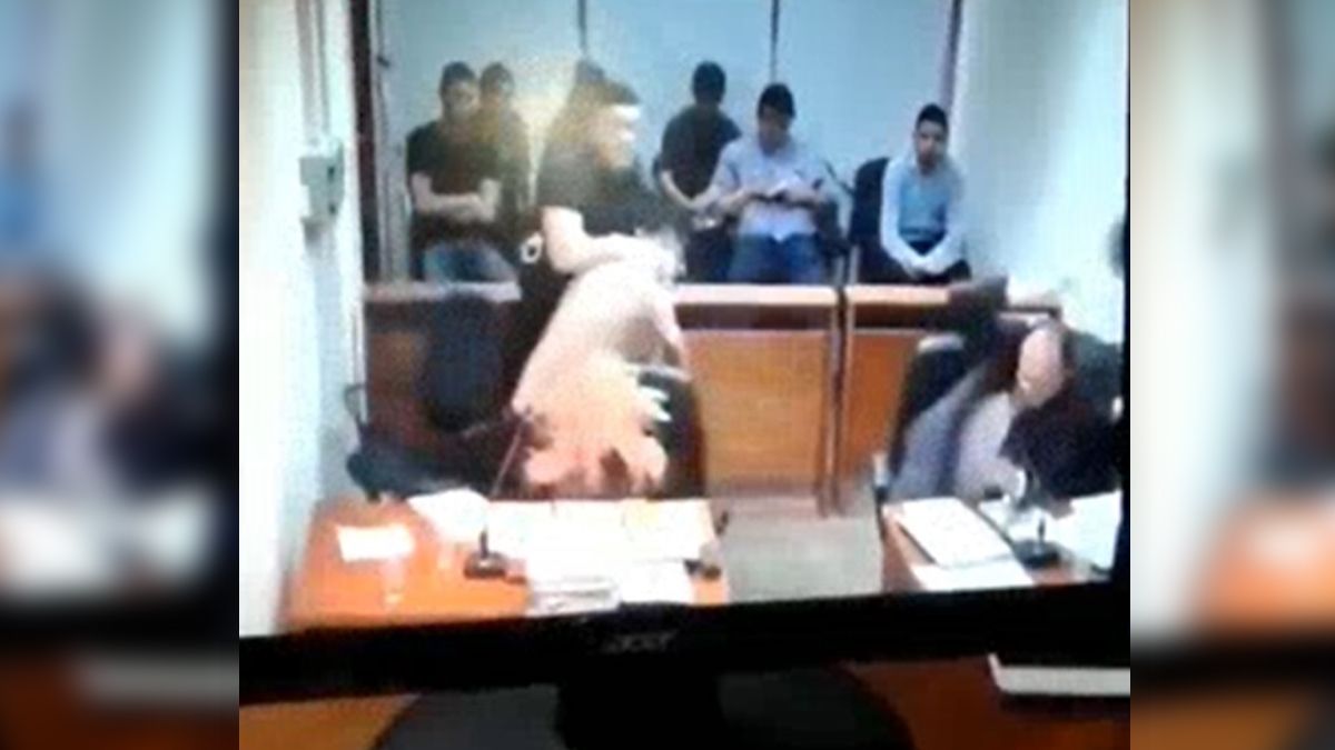 El ataque ocurrió en plena audiencia ante un juez.&nbsp;