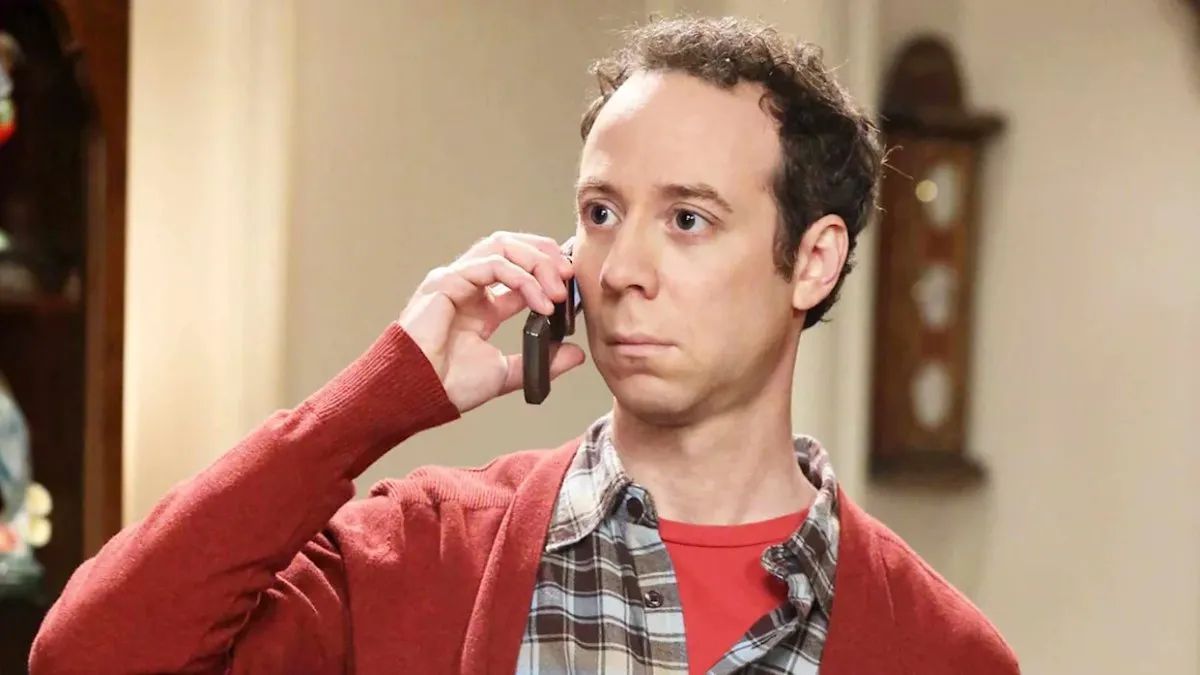 El spin-off Stuart Fails to Save the Universe confirmó la continuidad de Leonard en la historia. El spin-off Stuart Fails to Save the Universe confirmó la continuidad de Leonard en la historia.