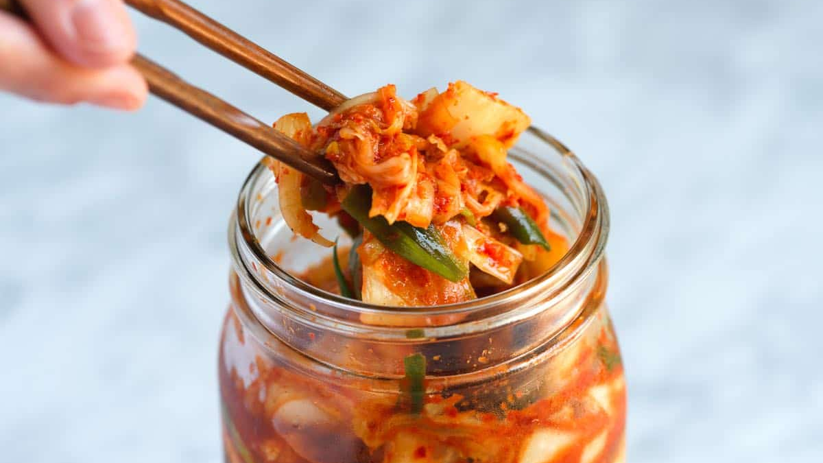 Cómo hacer kimchi en casa: la receta fácil para hacer el tradicional plato coreano