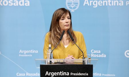 “¿Hay gente en los comedores?, por supuesto. ¿Tienen hambre? No, comen en comedores, aseguró la vocera presidencial. “¿Hay gente en los comedores?, por supuesto. ¿Tienen hambre? No, comen en comedores, aseguró la vocera presidencial.