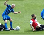 Lucas Pratto se fracturó jugando para el Feyenoord ante el Ajax y será operado en las próximas horas. Lucas Pratto se fracturó jugando para el Feyenoord ante el Ajax y será operado en las próximas horas.