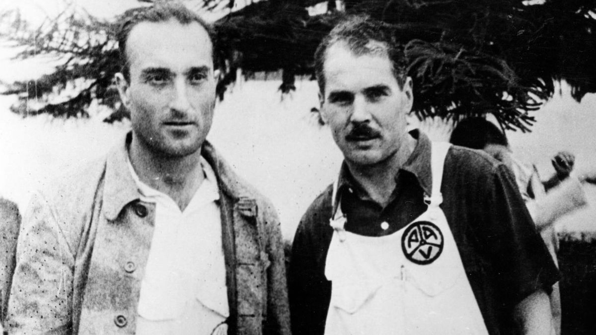 Marcilla y su histórico acompañante, el también juninense Miguel Salem, quien lo ayudó en el auxilio a Juan Manuel Fangio en Perú en 1948 y que, además, iba con él cuando se accidentó en el cruce de las rutas 70 y 11, hace hoy 72 años. El Turco solo sufrió la fractura de su fémur derecho y otros traumatismos de diversa consideración, y sobrevivió. Marcilla y su histórico acompañante, el también juninense Miguel Salem, quien lo ayudó en el auxilio a Juan Manuel Fangio en Perú en 1948 y que, además, iba con él cuando se accidentó en el cruce de las rutas 70 y 11, hace hoy 72 años. El Turco solo sufrió la fractura de su fémur derecho y otros traumatismos de diversa consideración, y sobrevivió.