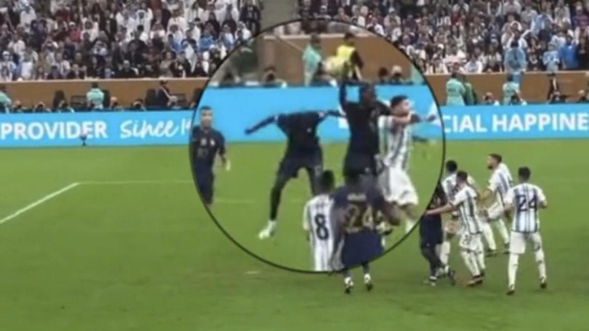 La polémica jugada que no revisó el VAR y pudo costarle el Mundial a la Selección Argentina