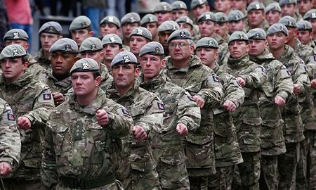 La mayoría de los militares británicos en Ucrania se encuentra en la ciudad de Yavorov, en la región de Lvov, y un pequeño grupo de oficiales permanece en la capital Kiev. La mayoría de los militares británicos en Ucrania se encuentra en la ciudad de Yavorov, en la región de Lvov, y un pequeño grupo de oficiales permanece en la capital Kiev.