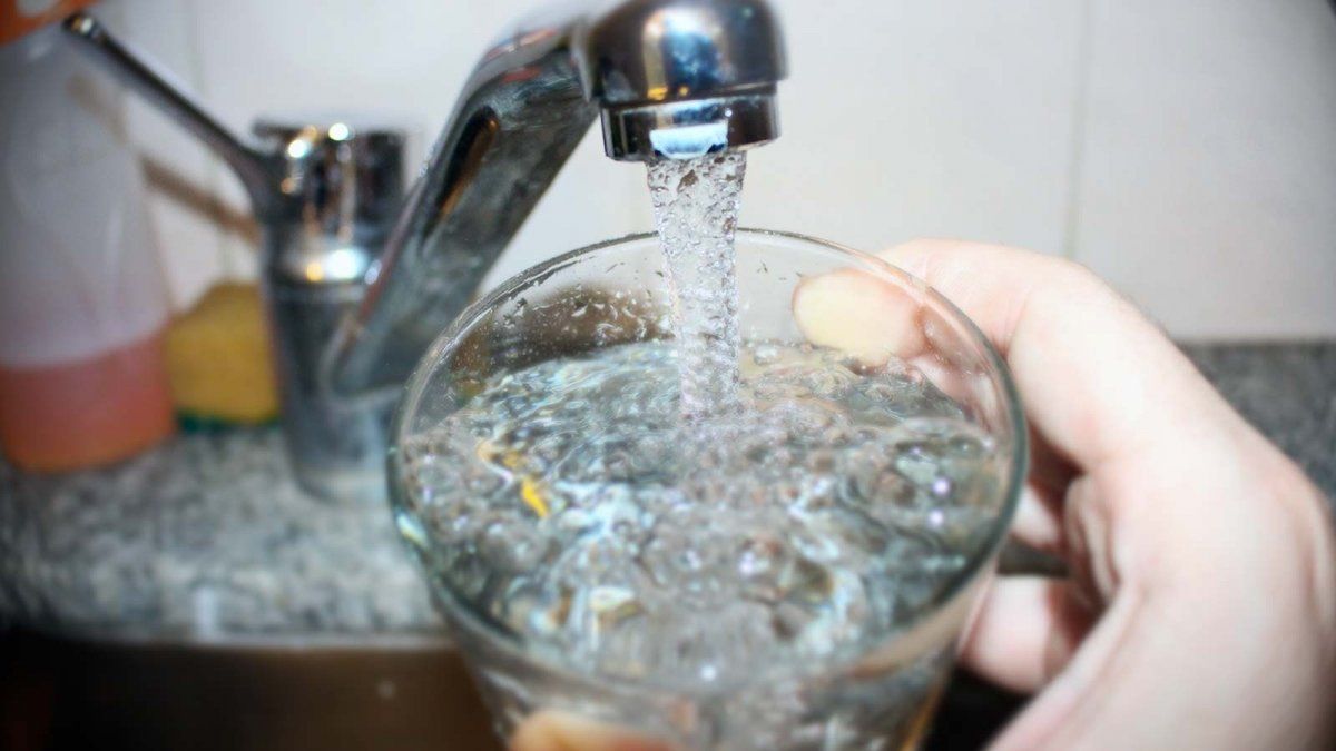 A comienzo de año el gobierno provincial habilitó un aumento del agua potable del 60%