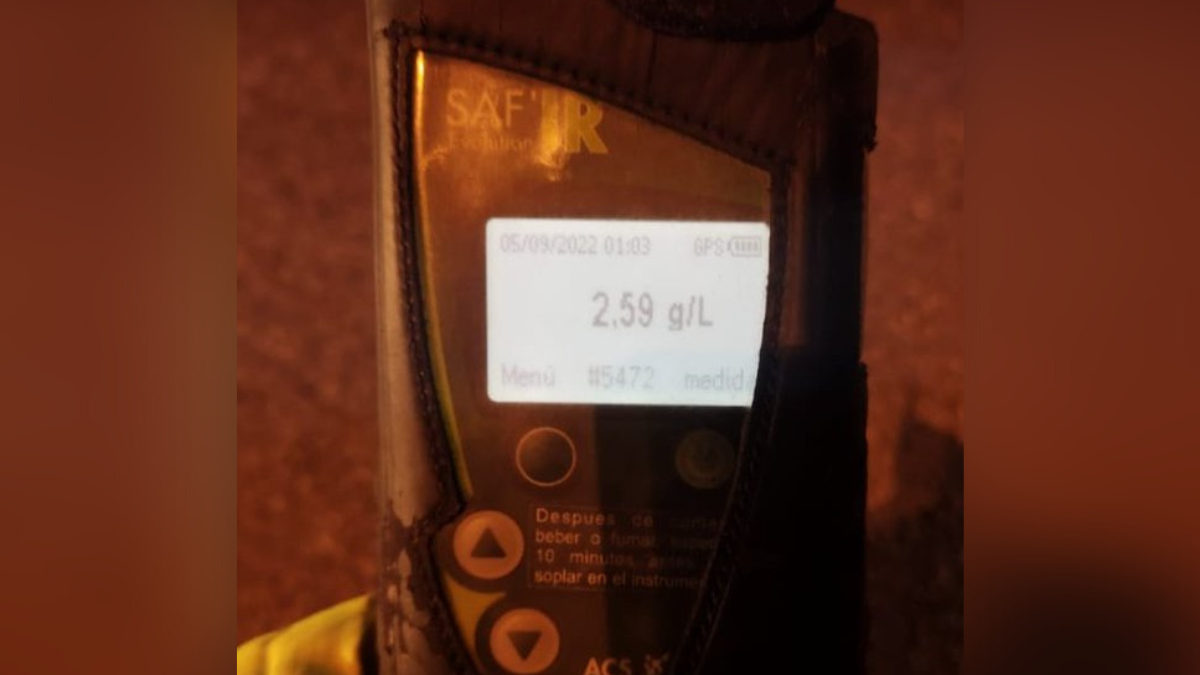 El camionero arrojó 2.59 gamos de alcohol en sangre.