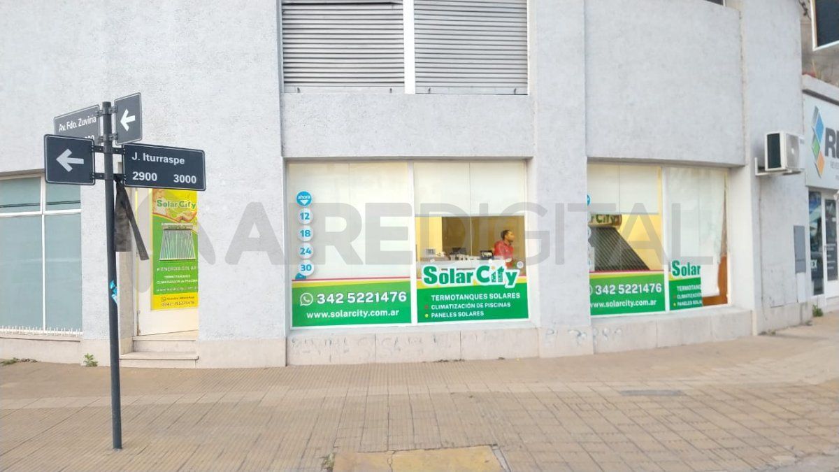 Videos: en cuestión de horas reventaron tres vidrieras y robaron en dos comercios