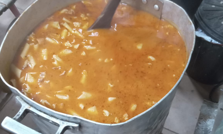 El dirigente social Alejandro Pitu Salvatierra aseguró que algunos comedores han recibido alimentos de parte de los transas del barrio para continuar abiertos. El dirigente social Alejandro Pitu Salvatierra aseguró que algunos comedores han recibido alimentos de parte de los transas del barrio para continuar abiertos.