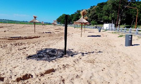 La situación fue advertida por personal que limpia y mantiene el orden en la playa municipal.&nbsp;