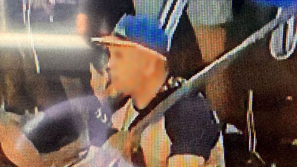 El detenido podría ser sancionado con la prohibición del ingreso al estadio. El detenido podría ser sancionado con la prohibición del ingreso al estadio.