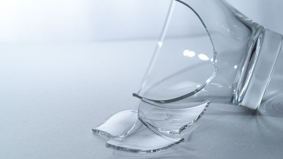 Romper un vaso tiene un significado oculto que muchos no conocen.