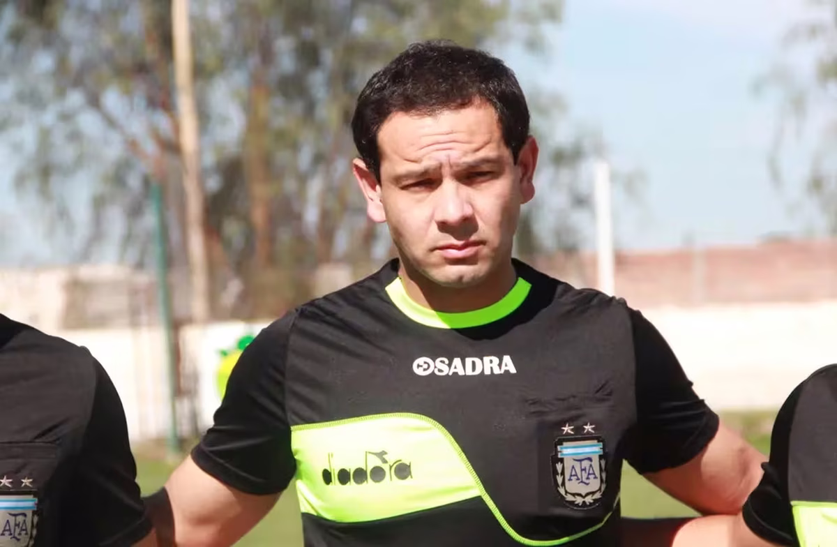 Luis Martínez, Arbitro del fútbol Argentino. Luis Martínez, Arbitro del fútbol Argentino.