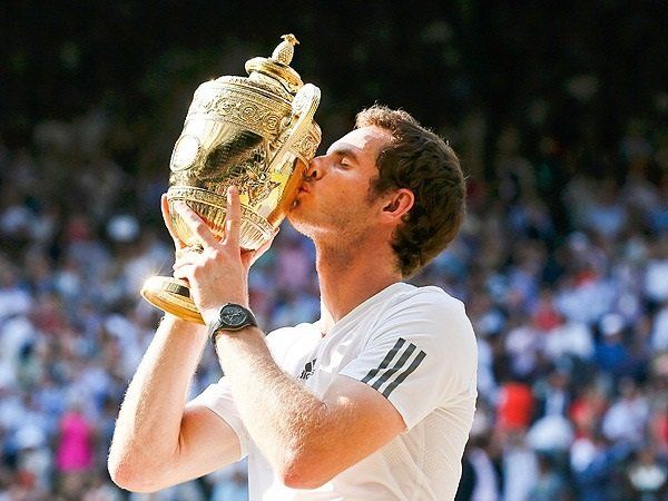 El domingo 7 de julio de 2013, Andy Murray se consagró campeón en Wimbledon al vencer a Djokovic por 6-4, 7-5 y 6-4 y, así, se convirtió en el primer británico en lograrlo tras 77 años, ya que el último nacido en Reino Unido que lo había hecho fue Fred Perry, en 1936.