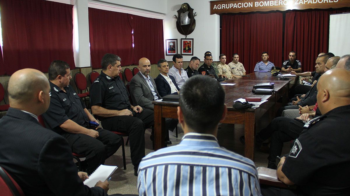 El gobierno de la provincia, a través de los ministerios de Seguridad y Desarrollo Social, realizó una nueva Mesa de Comando Conjunto con fuerzas federales y provinciales y la Municipalidad de Santa Fe.