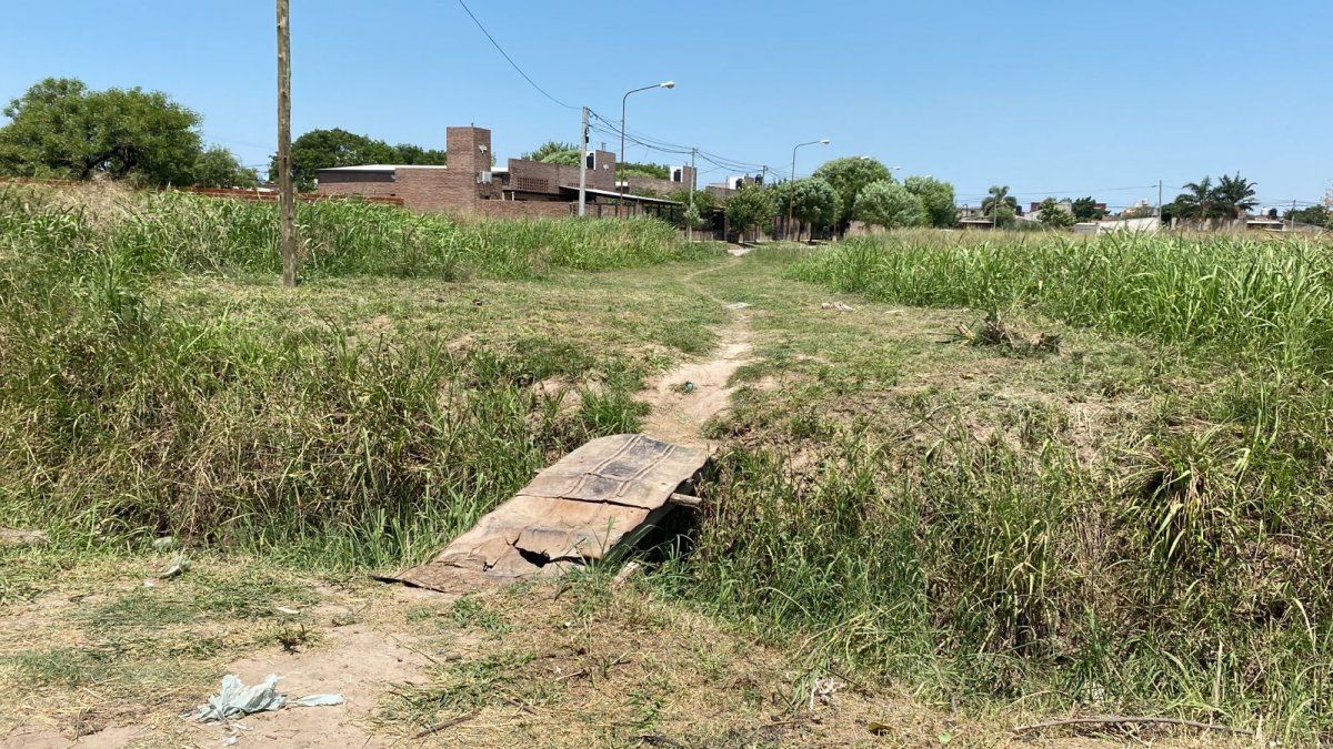 El precario puente donde los delincuentes perdieron el rumbo.