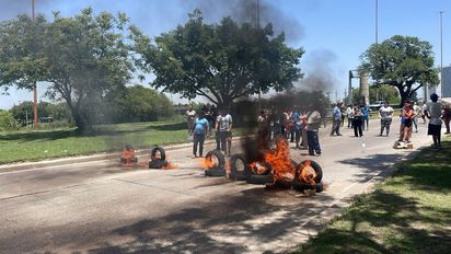 Santa Fe: pescadores levantaron el corte que realizaban en el ingreso a la ciudad por Ruta Nacional 168