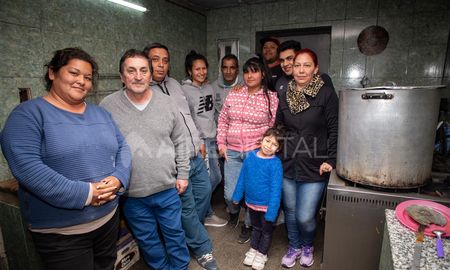 crece la pobreza y cada vez mas familias recurren a los comedores solidarios de santa fe crece la pobreza y cada vez mas familias recurren a los comedores solidarios de santa fe