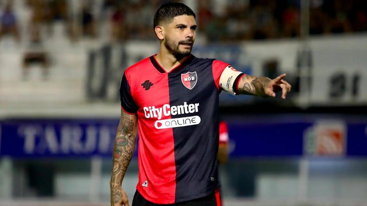 Éver Banega sufrió su segunda expulsión en su noveno partido tras su vuelta a Newells.