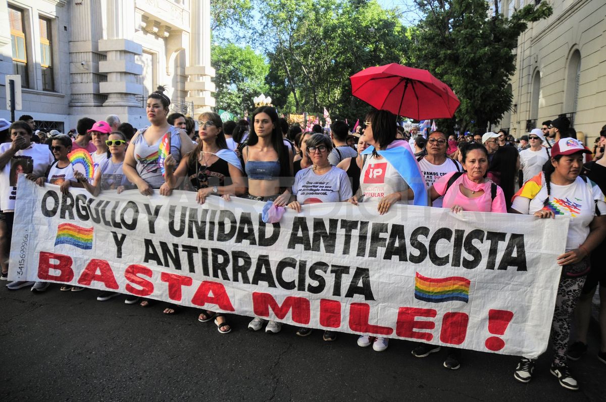 La Marcha Federal Antifascista y Antirracista se replicó en Rosario.