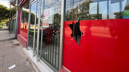 Intento de robo y vandalismo en una distribuidora en Aristóbulo del Valle de la ciudad de Santa Fe